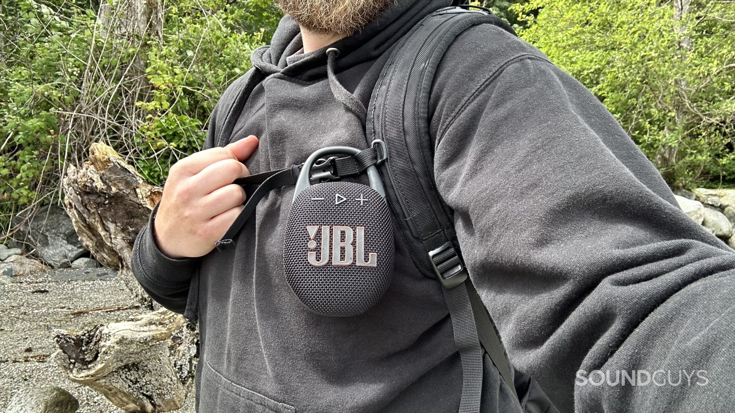 JBL Clip 5 on a backpack A JBL Clip 5 attached to a backpack.
