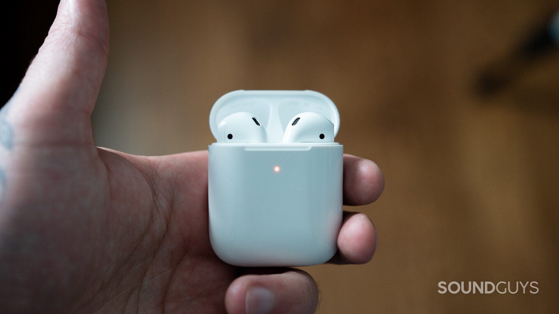Airpods 2-2 The new Airpods changing case in hand.