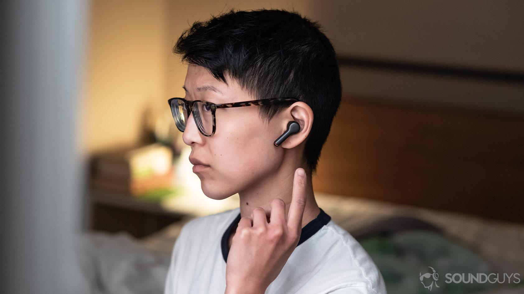 Anker SoundCore Liberty Air 2-true wireless earbuds woman wearing A woman wears the Anker SoundCore Liberty Air 2 true wireless earbuds.
