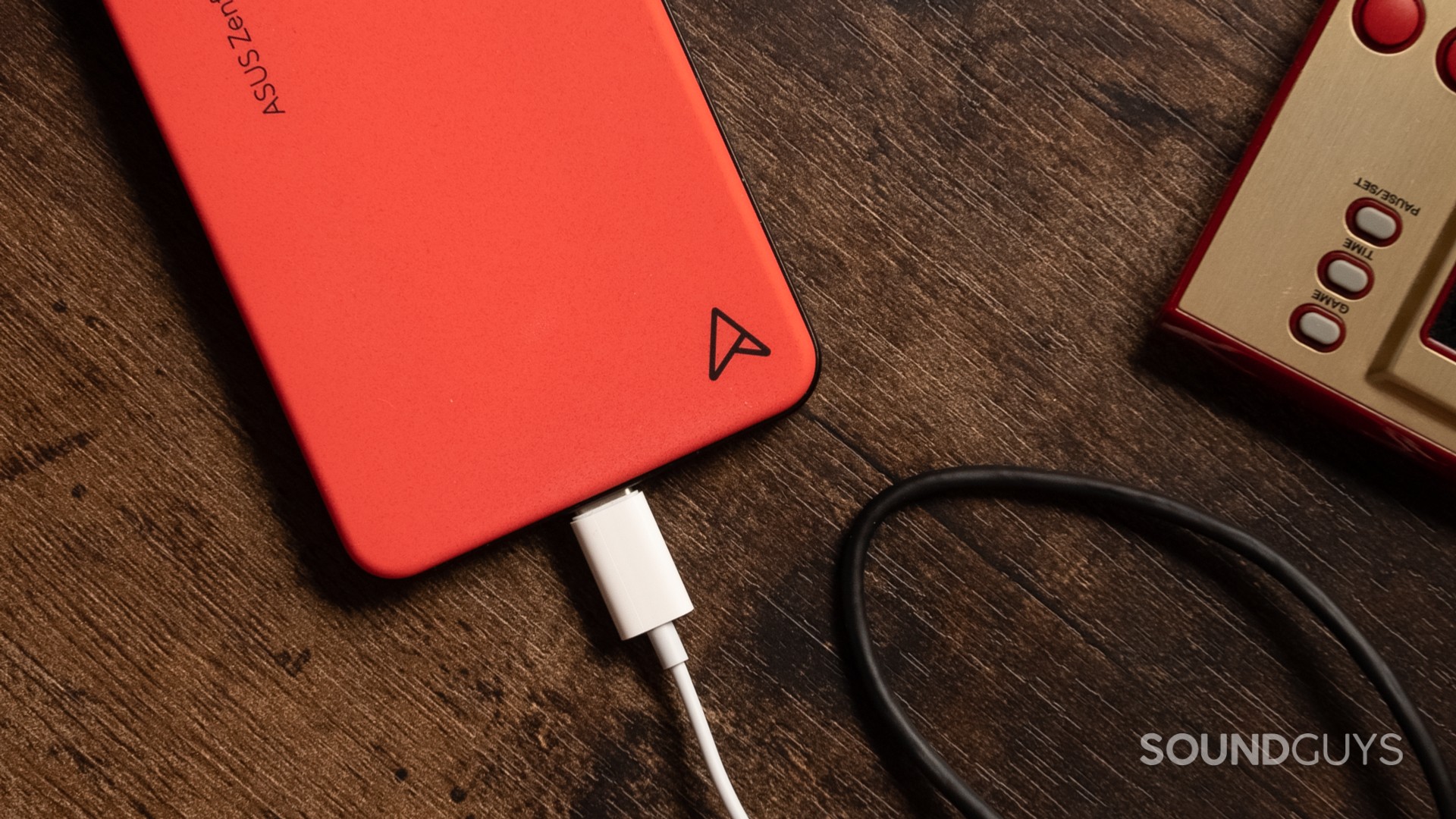 apple-earpods-hero USB-C audio is frustrating in that not every phone supports all USB-C earbuds.