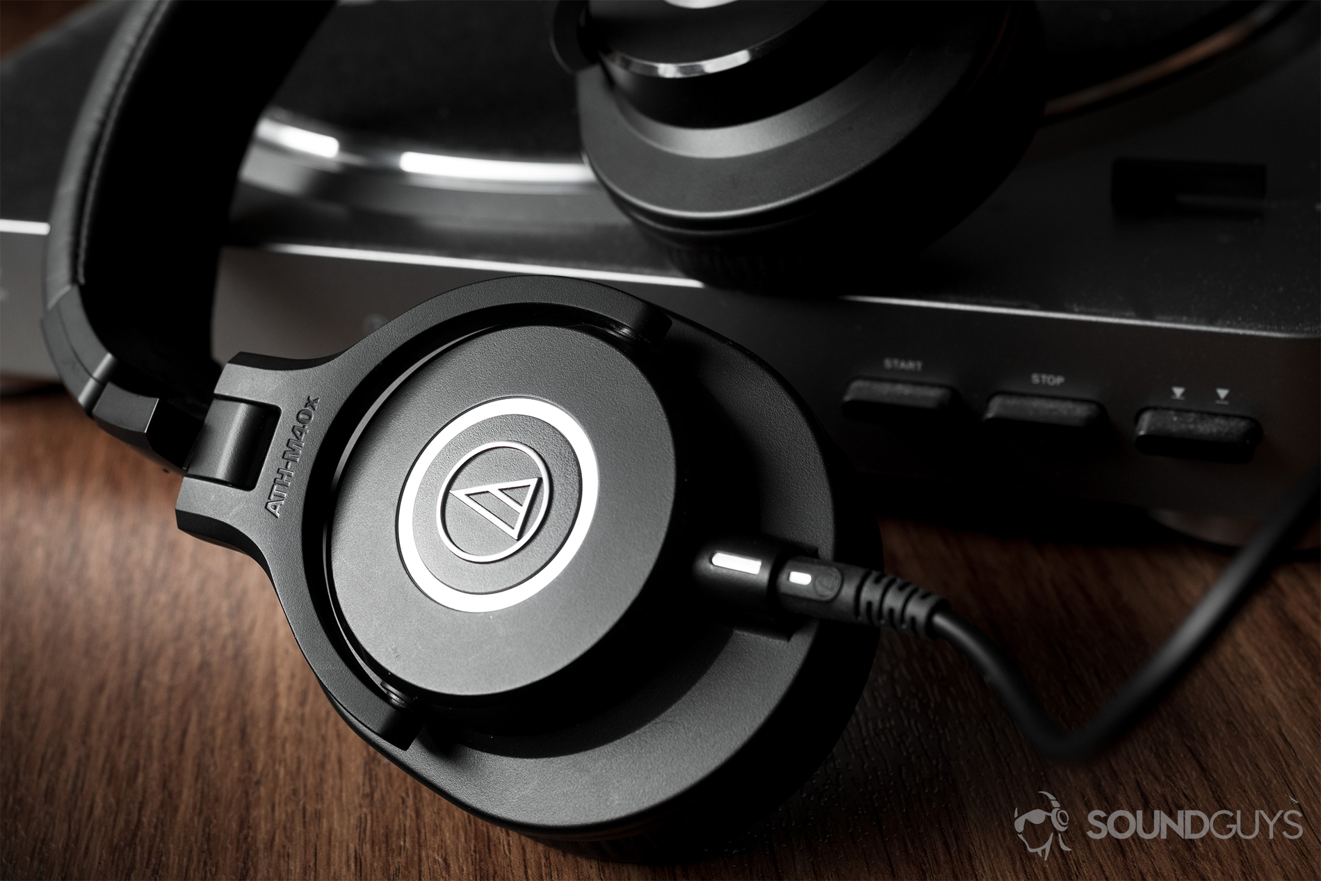 Audio Technica_ATH-M40x_LK_1 Best headphones under $100: Audio-Technica ATH-M40x on Audio-Technica record player