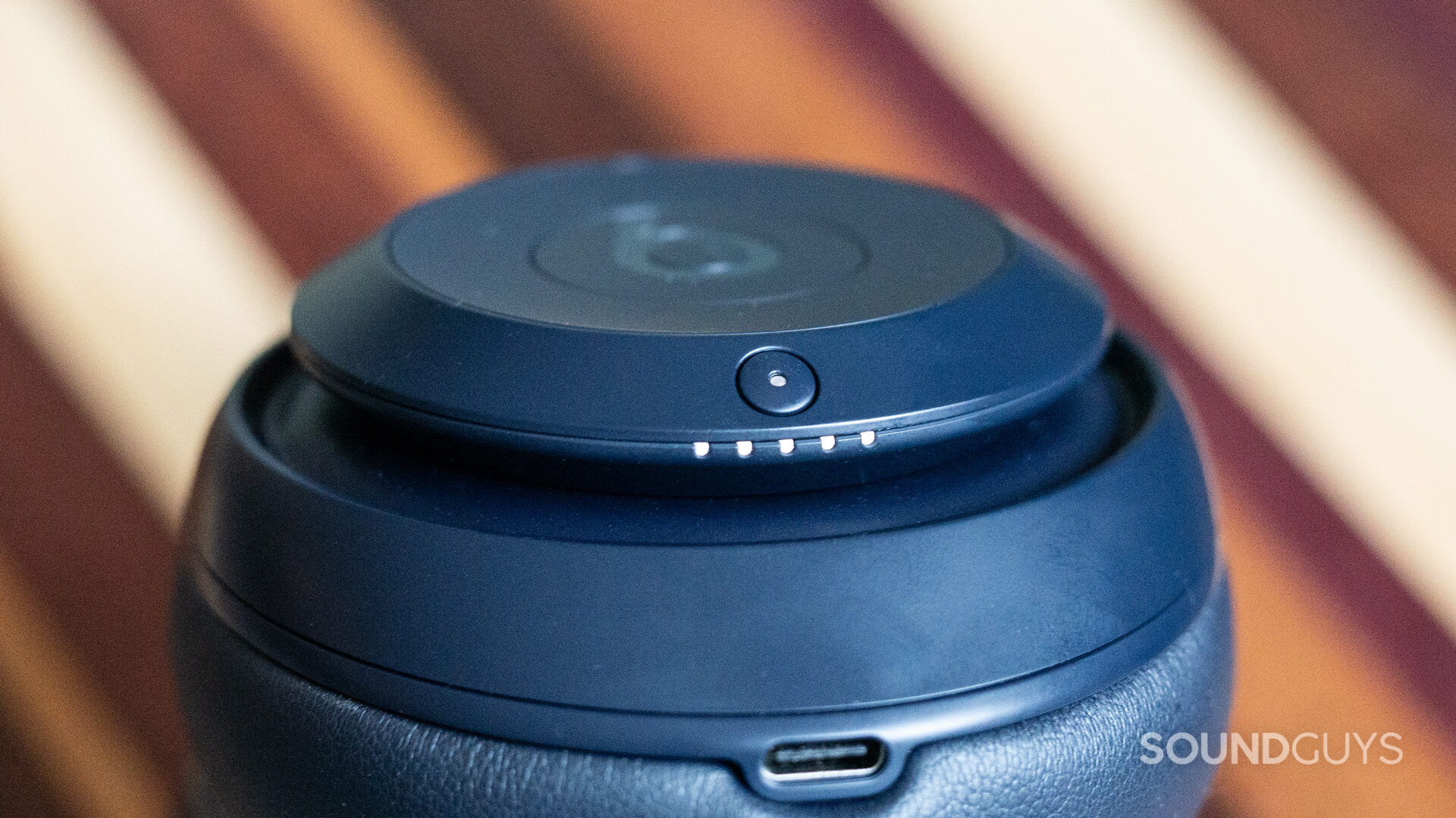 beats-studio-pro-indicator-LED A photo of the LED indicator and USB-C port of the