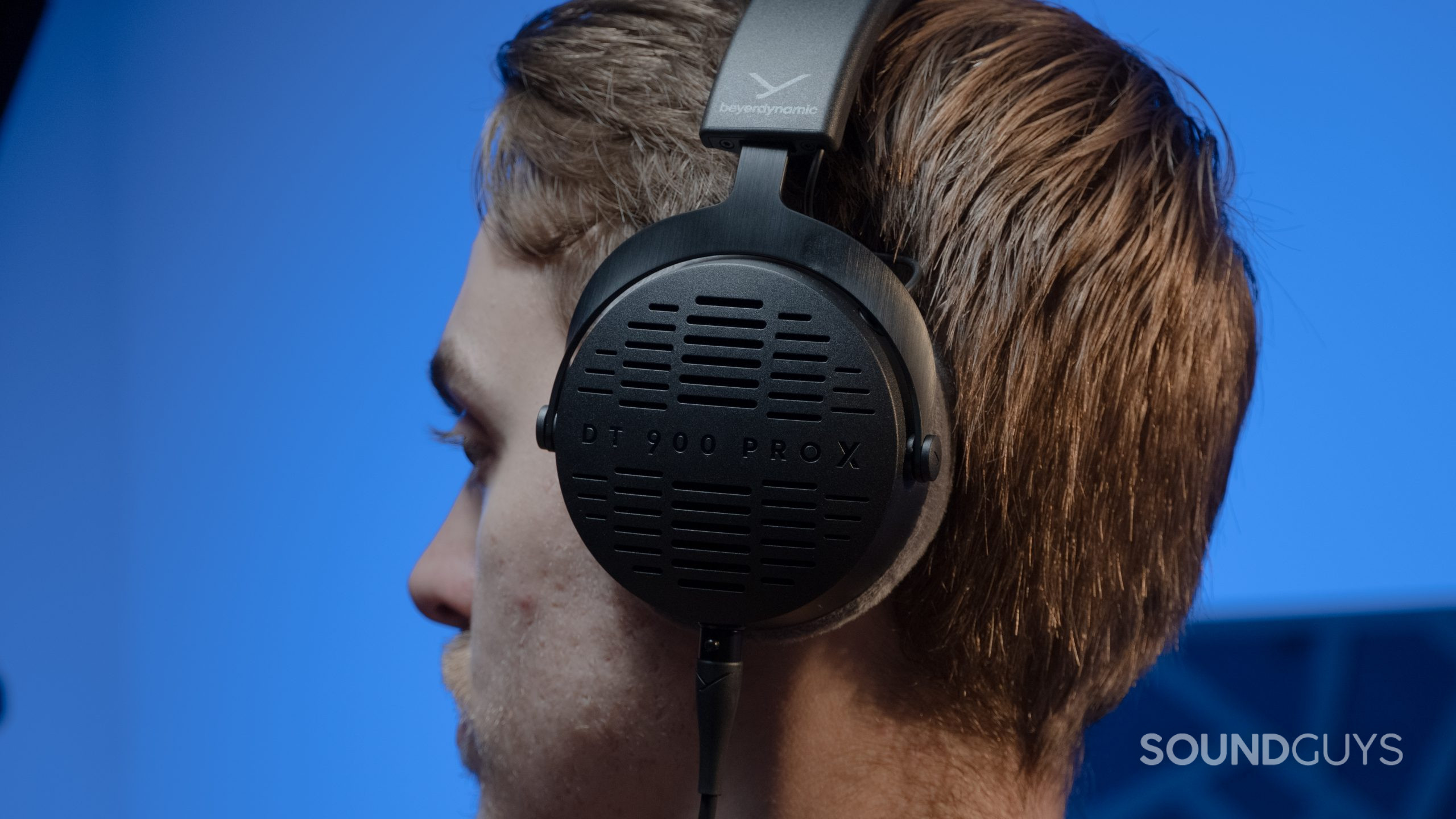 Beyerdynamic-DT-900-Pro-X-on-head Beyerdynamic DT 900 Pro X on head