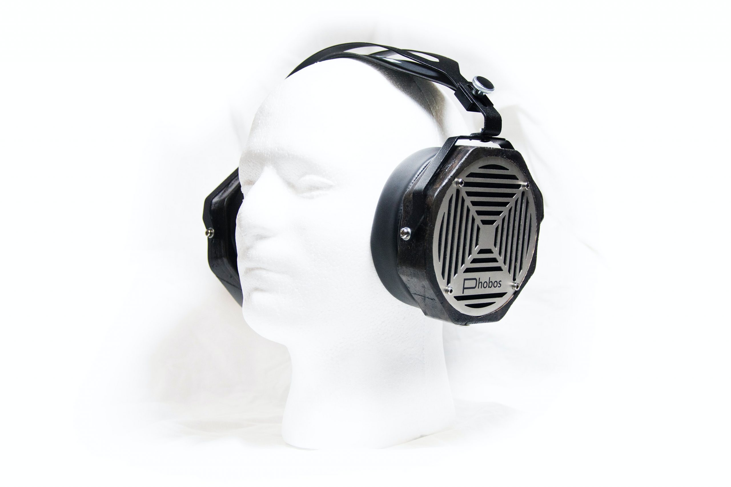blaz-erzetic-_KwrqAbjrbE-unsplash Dummy head wearing open back headphones