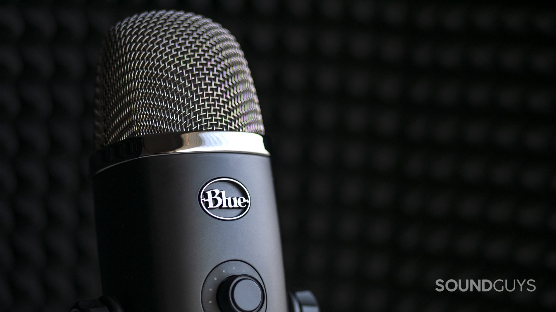 blue-microphones-yeti-x-obverse The Blue Microphones Yeti X in front of sound dampening material.