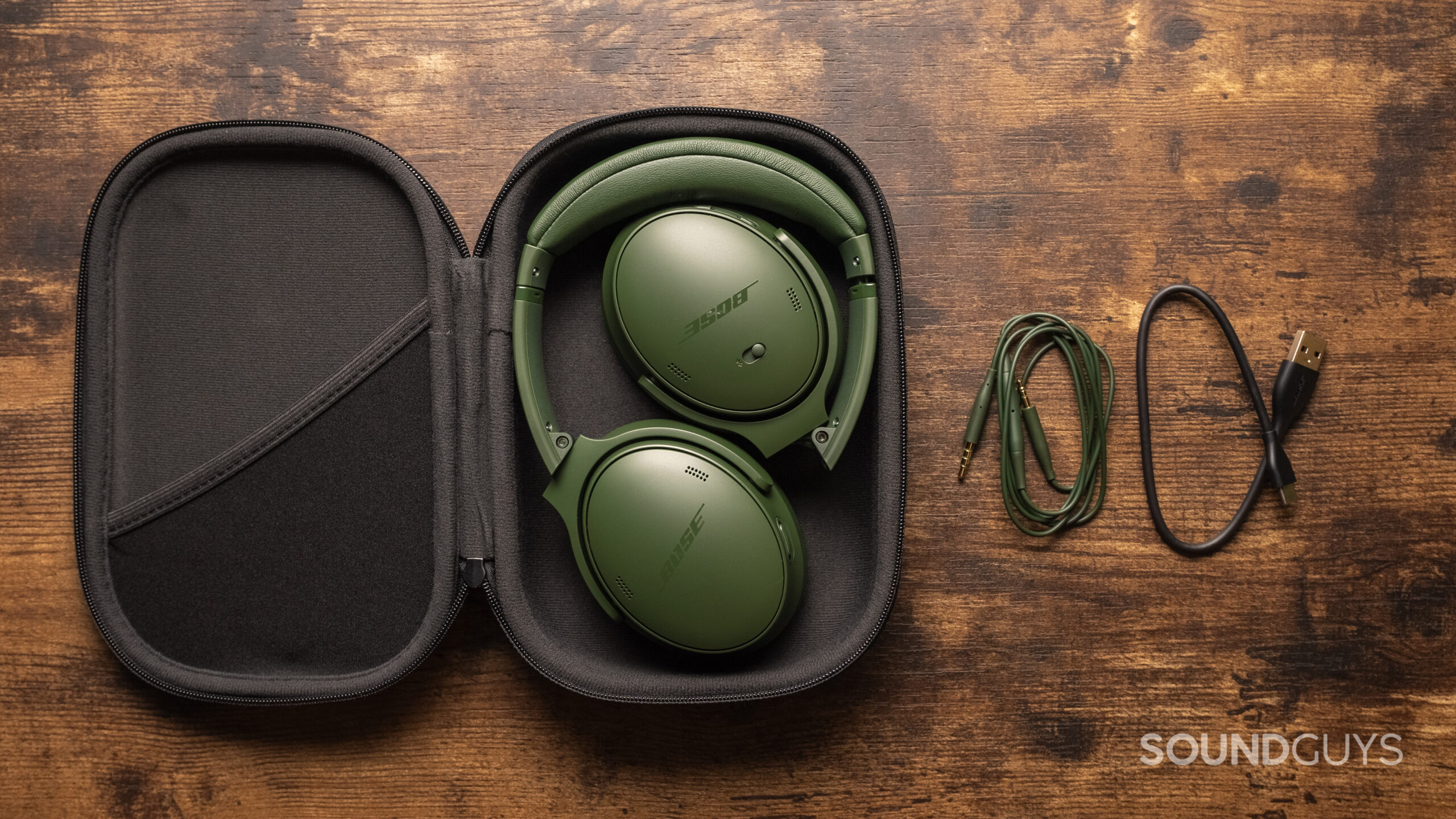 bose-quietcomfort-headphones-inside-case-accessories The Bose QuietComfort Headphones, sitting folded in their carrying case, along with the included cables.