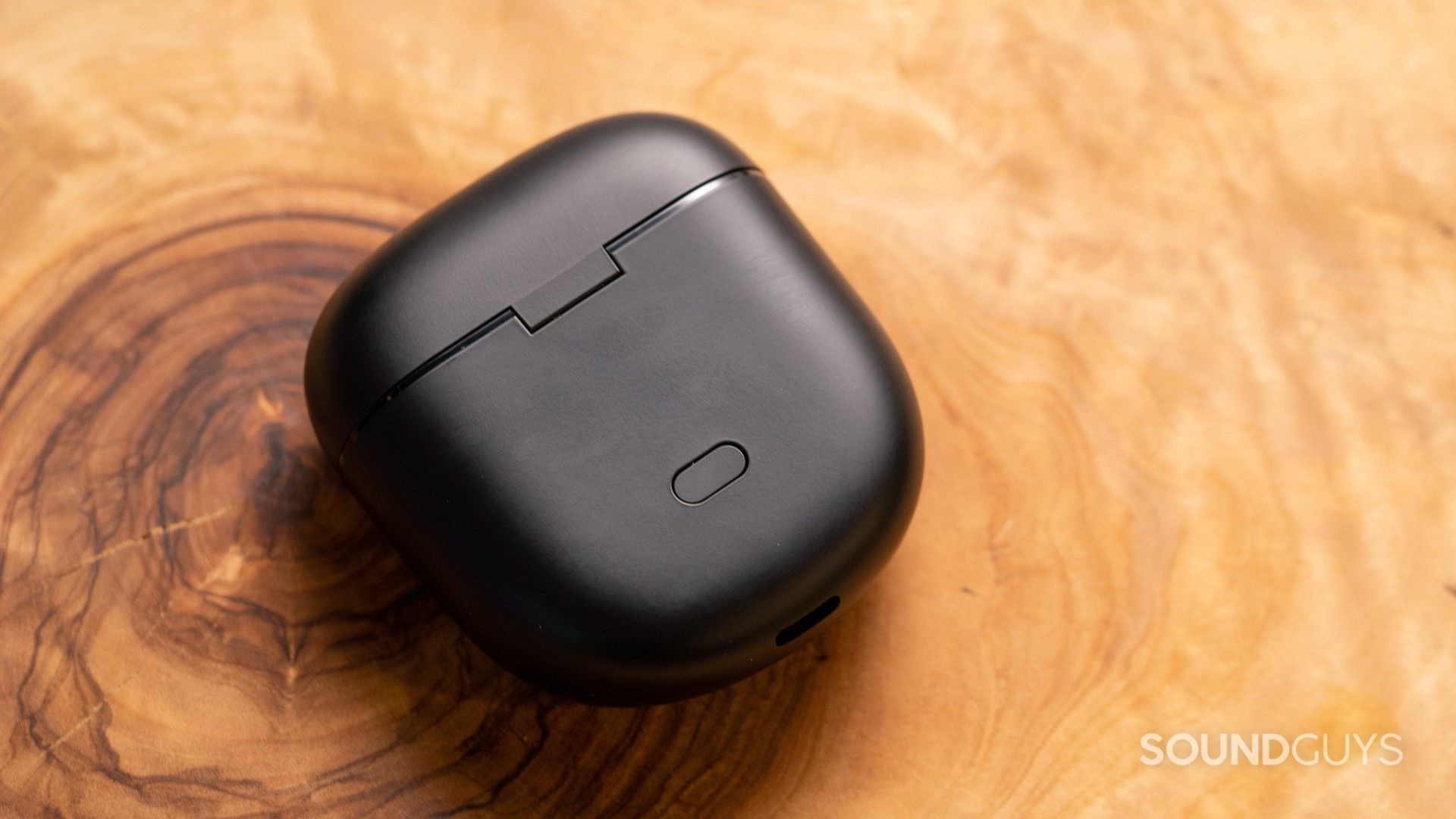 bose-quietcomfort-ultra-earphones-pair The Bose QuietComfort Ultra Earbuds' pairing button is located at the back of the charging case.