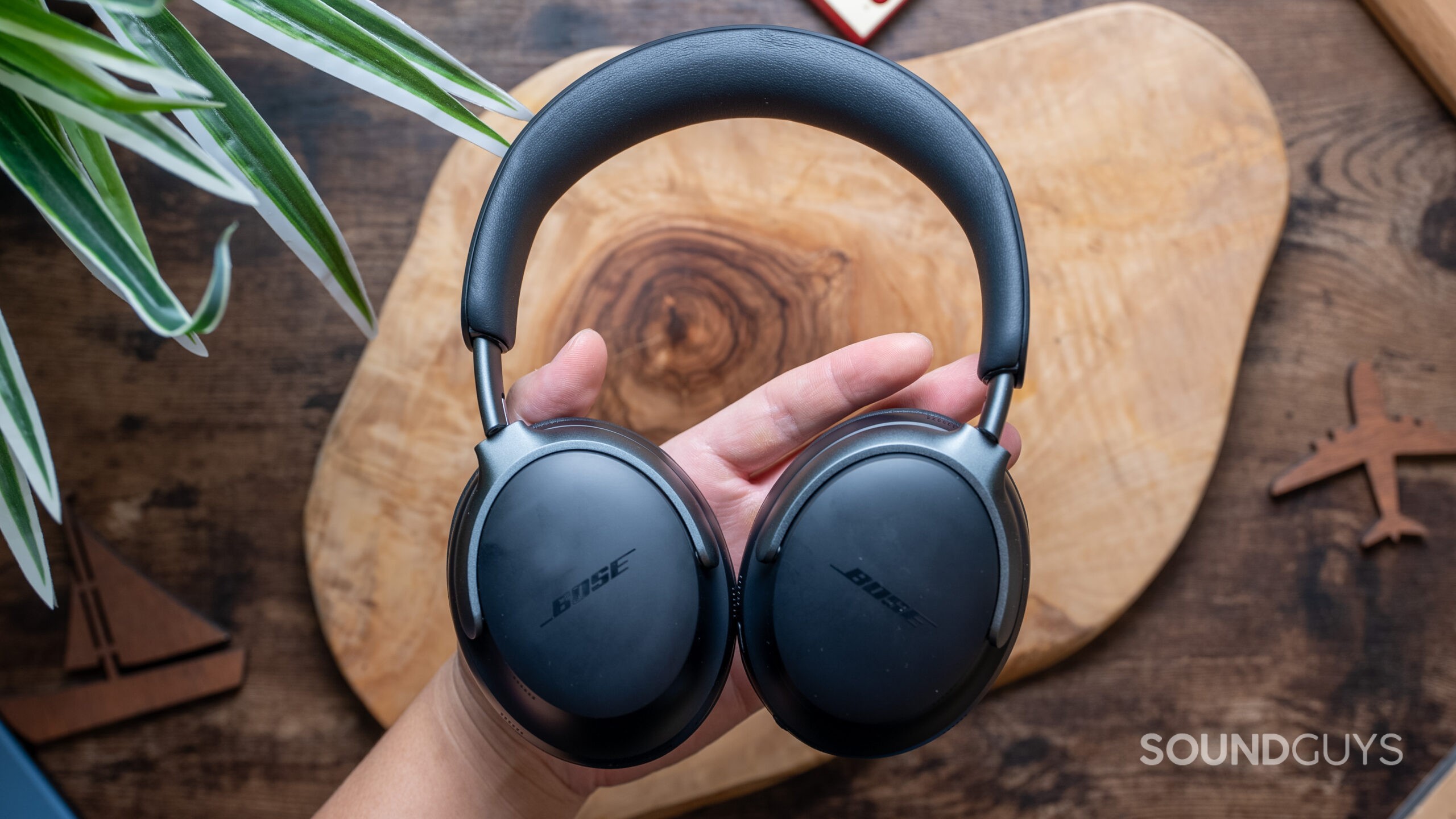 Bose Quietcomfort Ultra Headhones Hero Image #4 The Bose QuietComfort Ultra Headphones have a matte exterior.