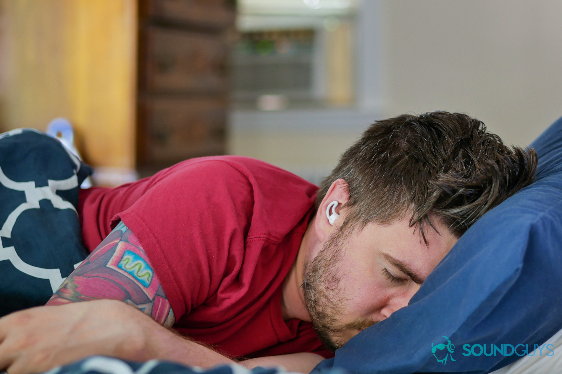 bose-sleepbuds-chris-pillow