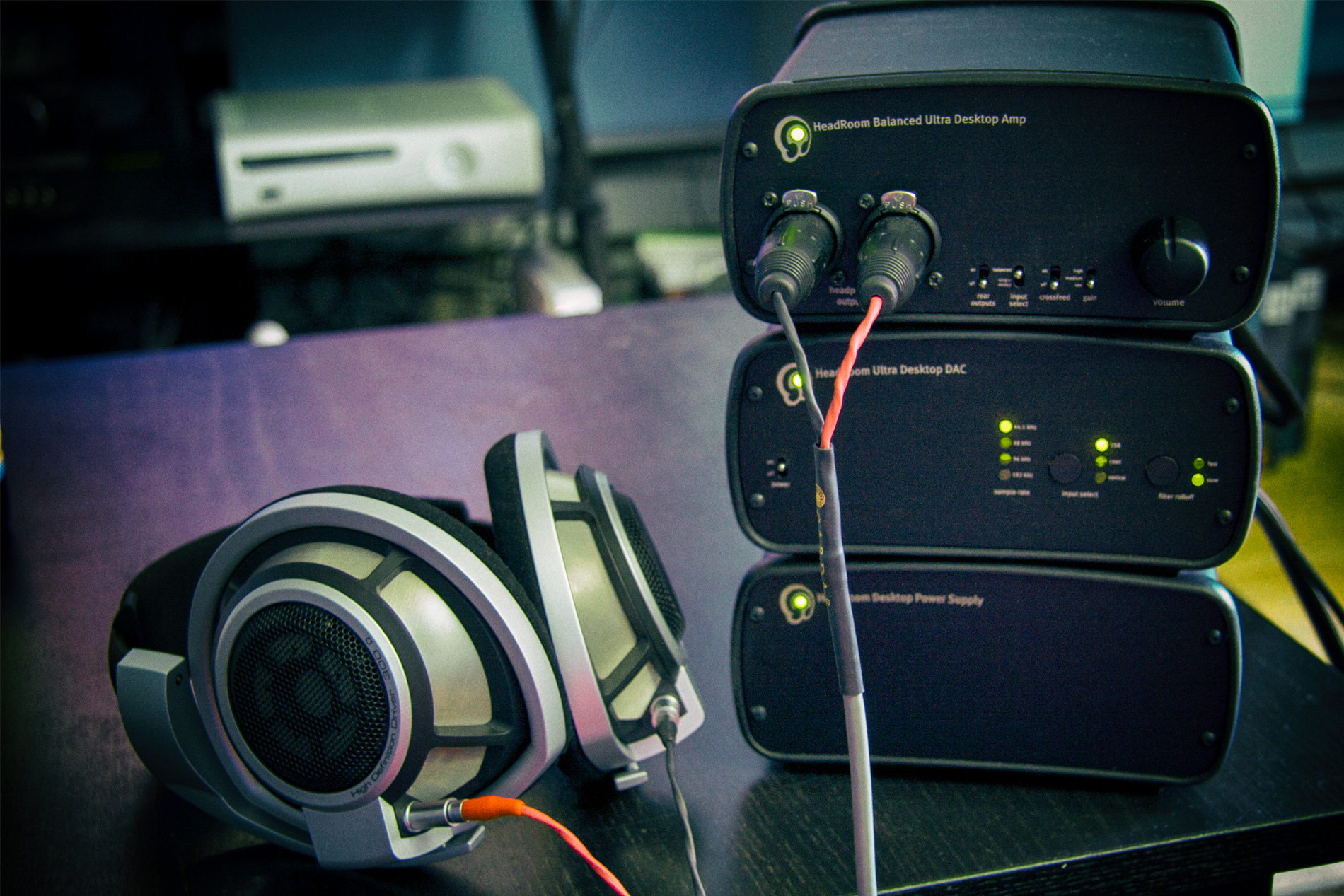 do-i-need-a-dac-equipment A photo of the Sennheiser HD 800 with a Headroom DAC, Headroom amplifier, and Headroom power supply.