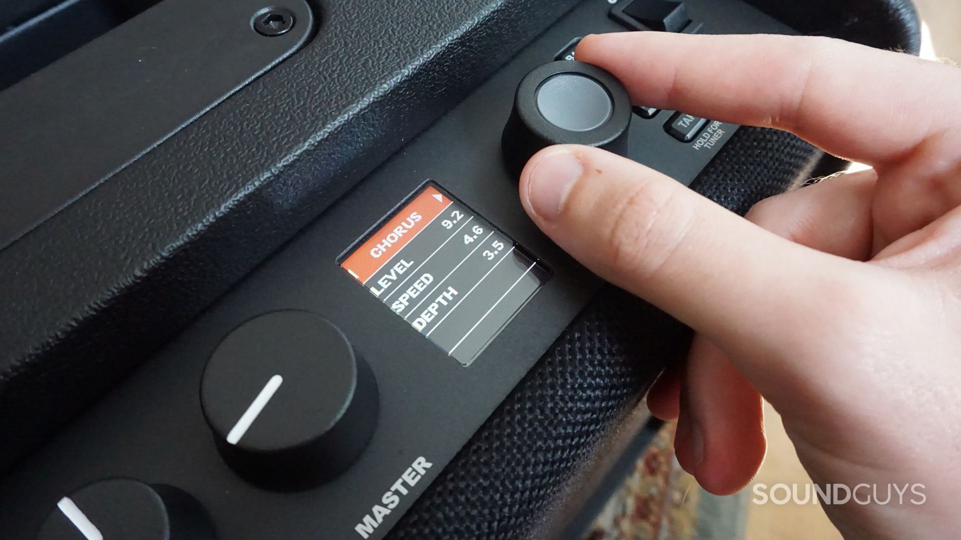 Fender-Mustang-LT25-LED-screen Users can edit amp controls digitally by using the encoder wheel and LED screen