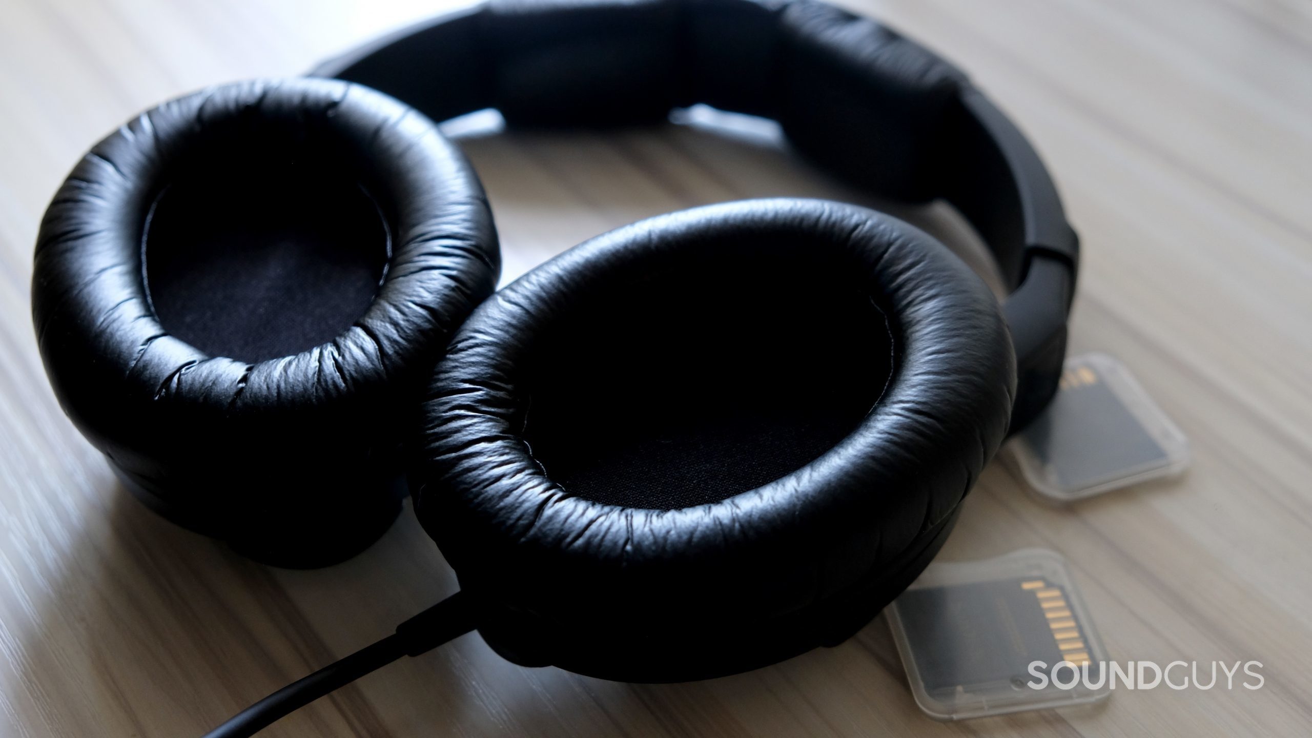 Sennheiser hd 280 pro close up 04 The Sennheiser HD 280 Pro studio headphones with the ear pads facing upward.