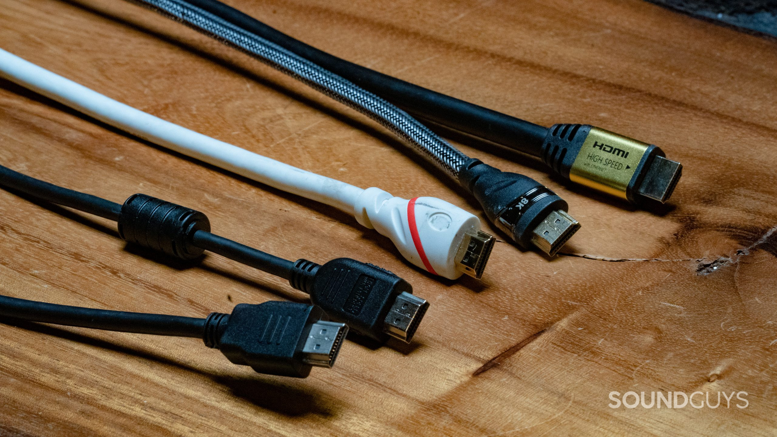 HDMI_4 An assortment of 5 different HDMI cables showing the connector at the end of each.