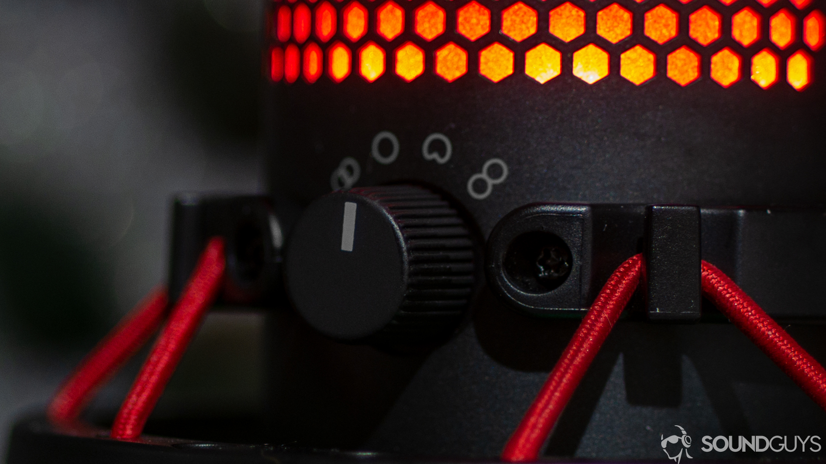 hyperx-quadcast-polar-pattern A photo of the polar pattern switcher knob of the HyperX Quadcast.