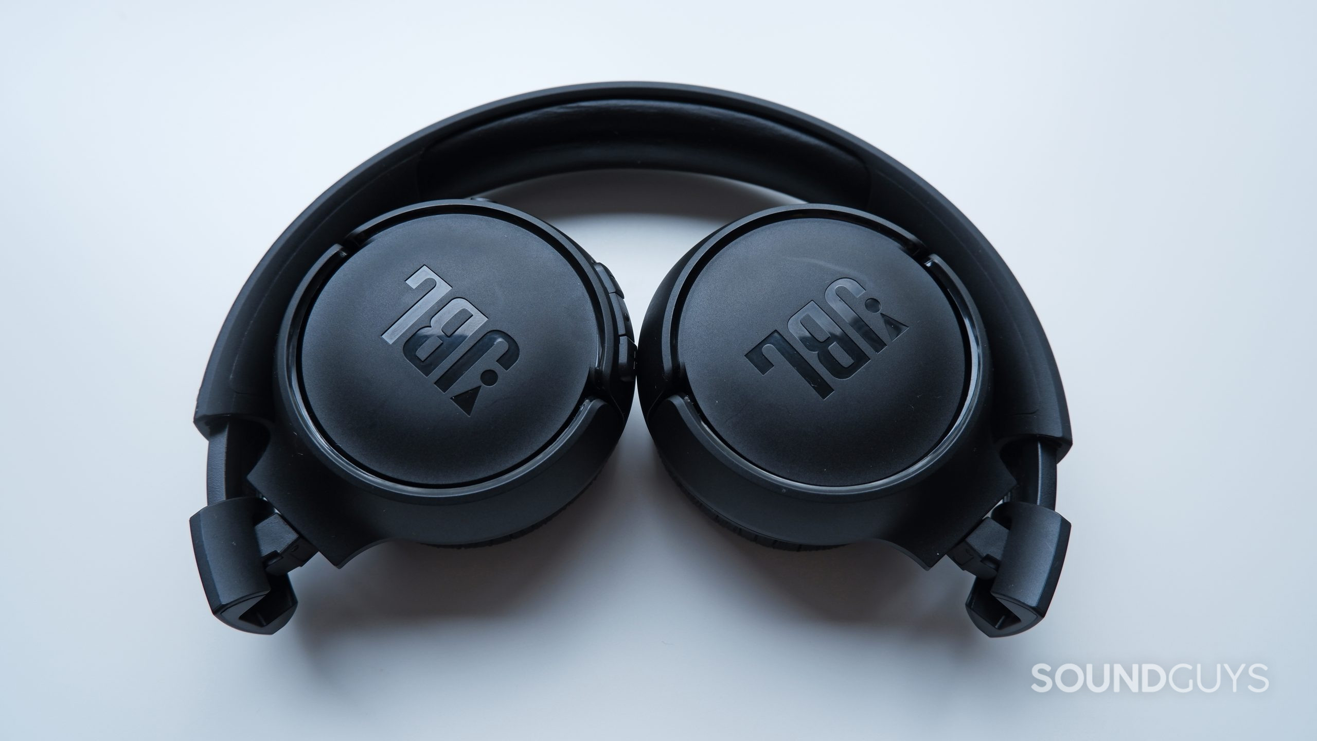 JBL-tune-510bt-folded The JBL Tune 510BT, folded into its compact position.