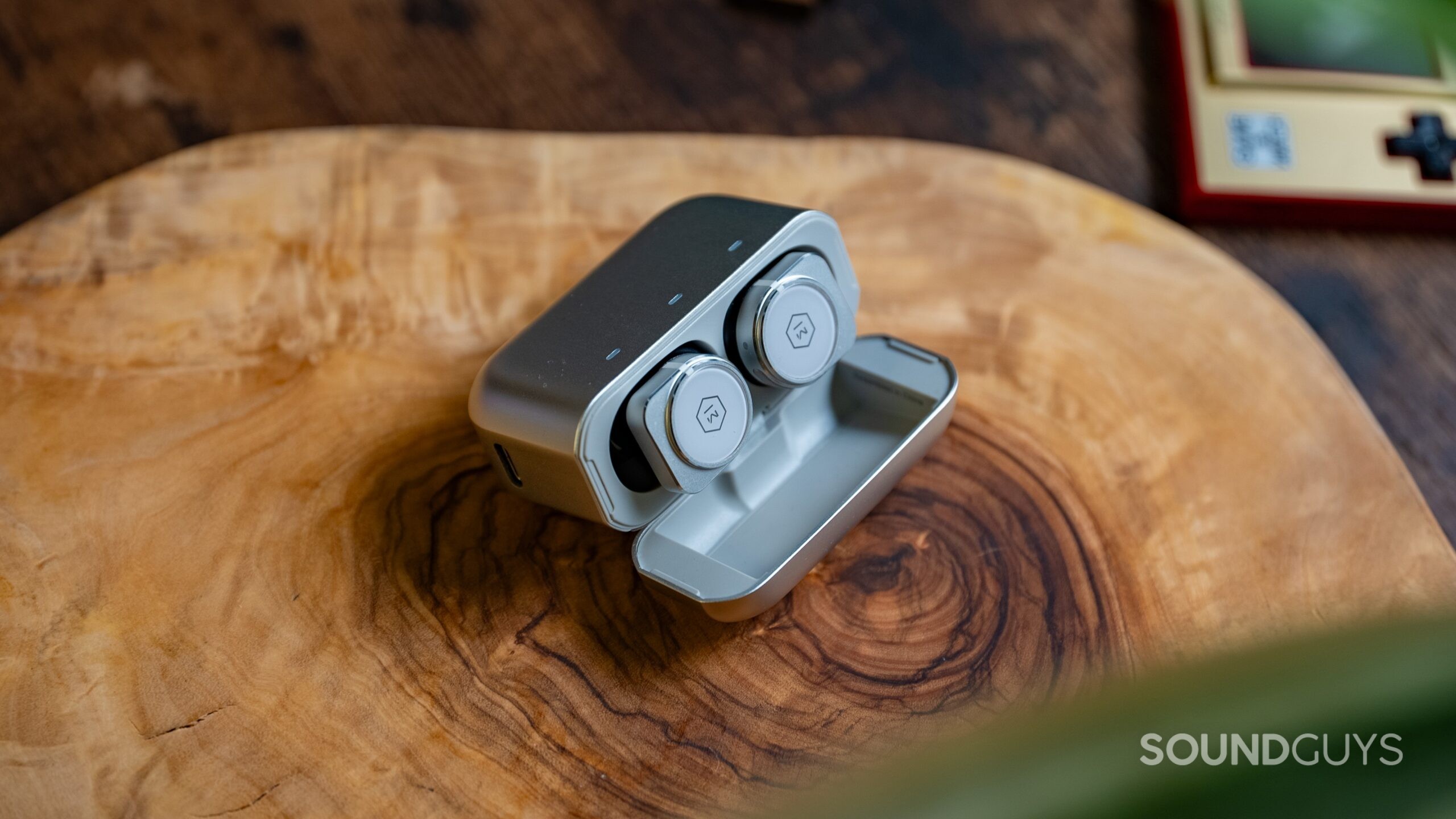 Master and Dynamic MW09 Hero Image #5 Master & Dynamic MW09 earbuds in their charging case.
