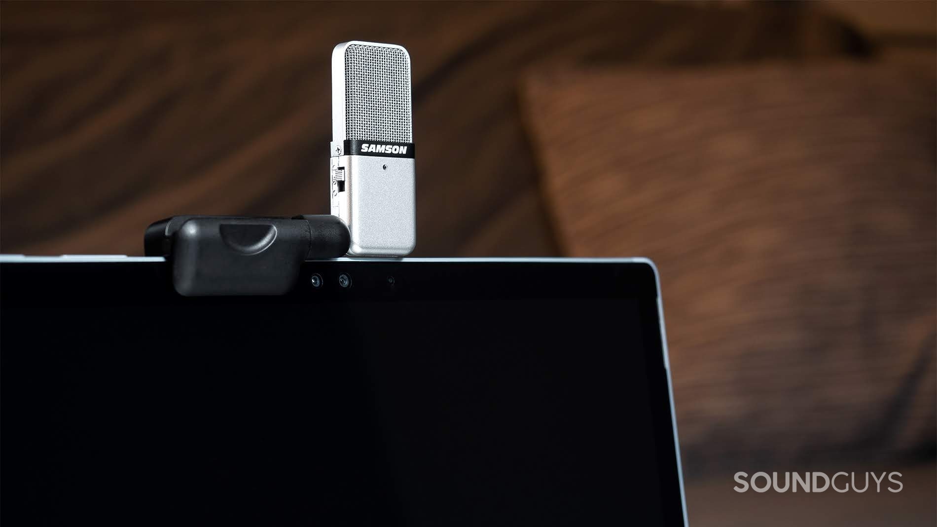 Samson_Go Mic-4 The Samson Go Mic clipped onto a Microsoft Surface Book 2015.