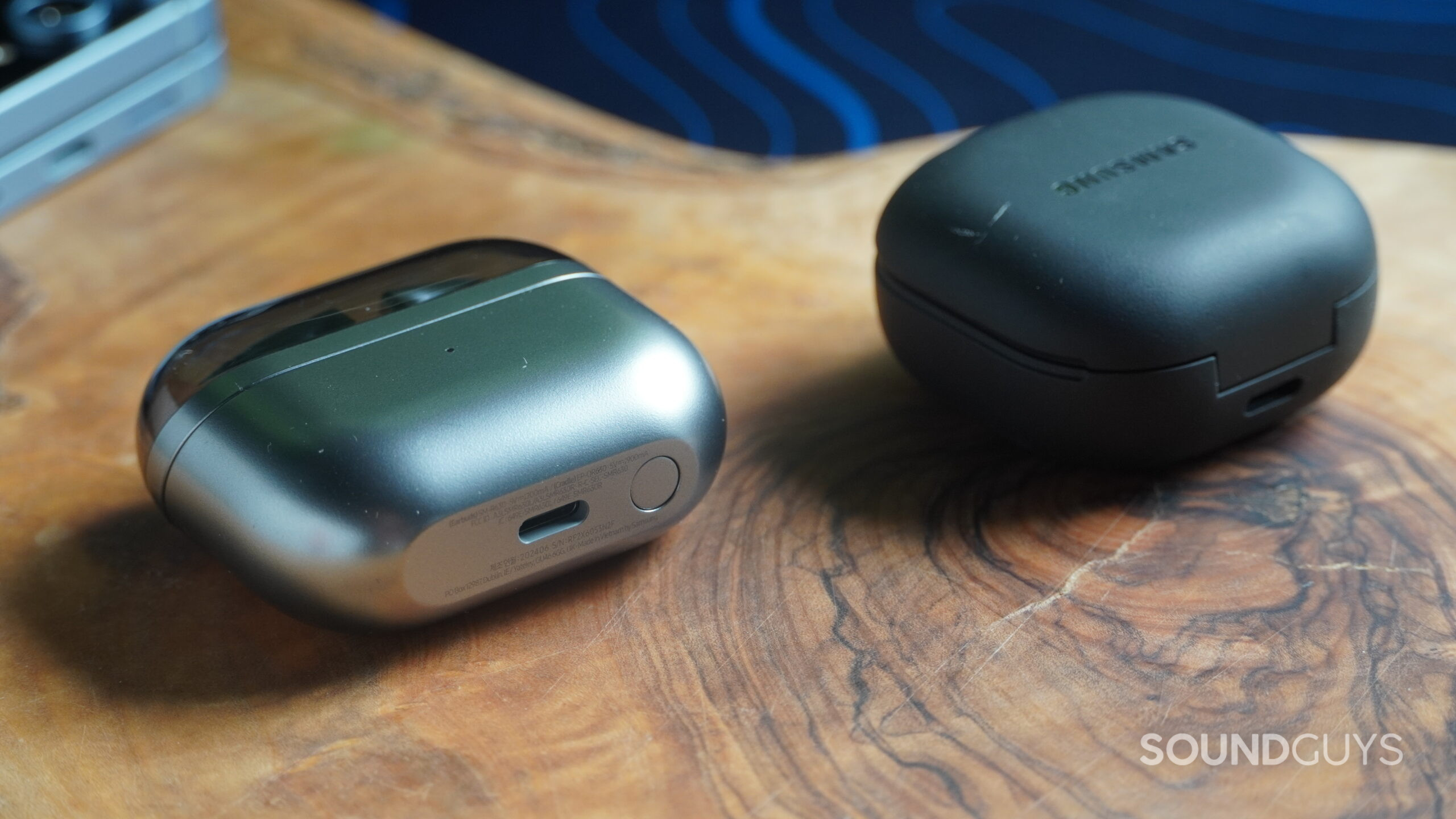 samsung galaxy buds 3 pro and buds 2 pro charging port comparison samsung galaxy buds 3 pro and buds 2 pro charging port comparison