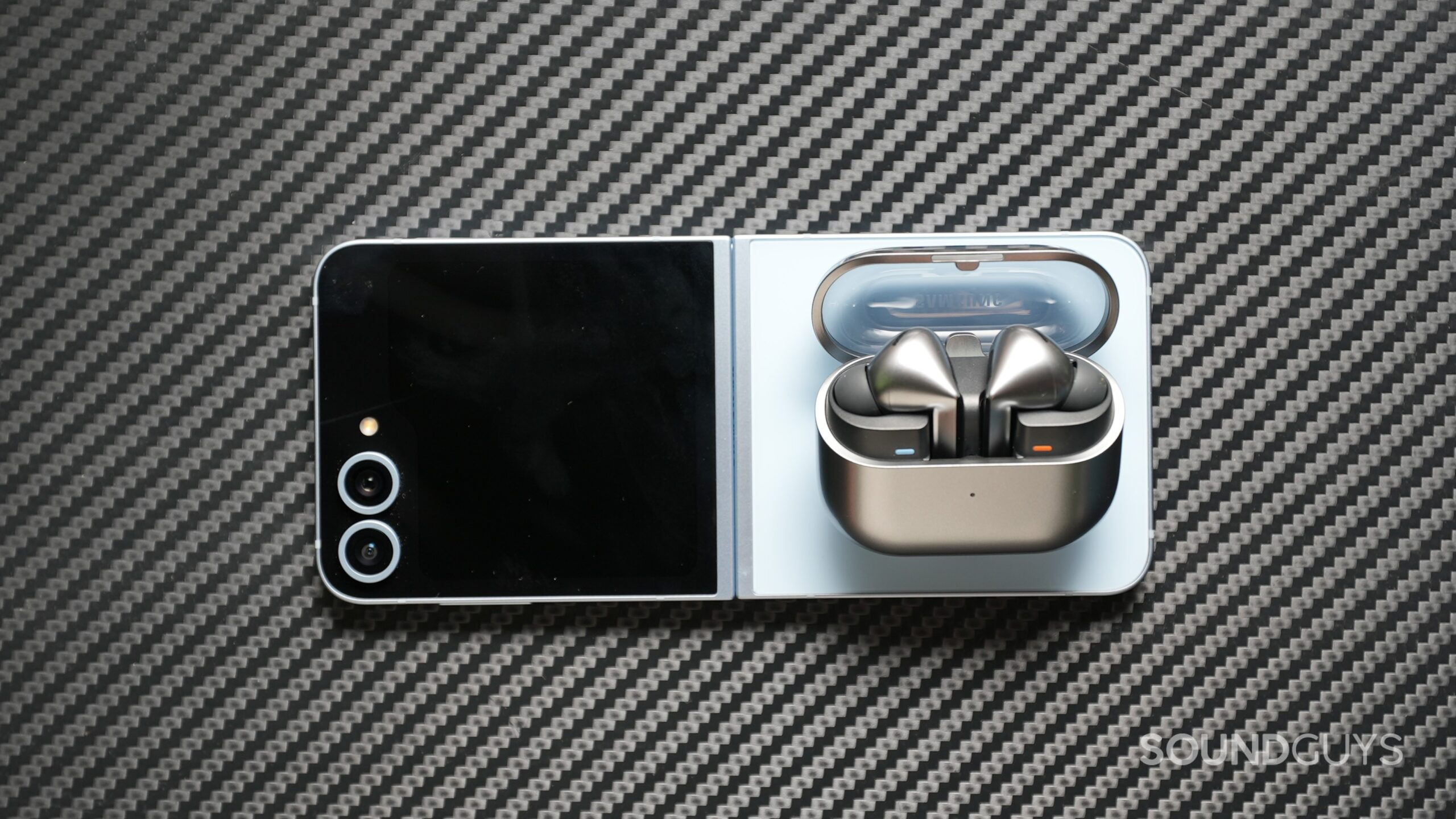 Samsung Galaxy Buds3 Pro on Flip 6 Samsung Galaxy Buds3 Pro on Flip 6
