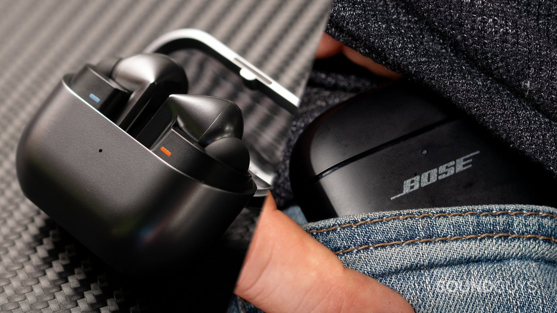 samsung-galaxy-buds3-pro-vs-bose-quietcomfort-ultra-earbuds Samsung Galaxy Buds3 Pro next to Bose QuietComfort Ultra Earbuds.