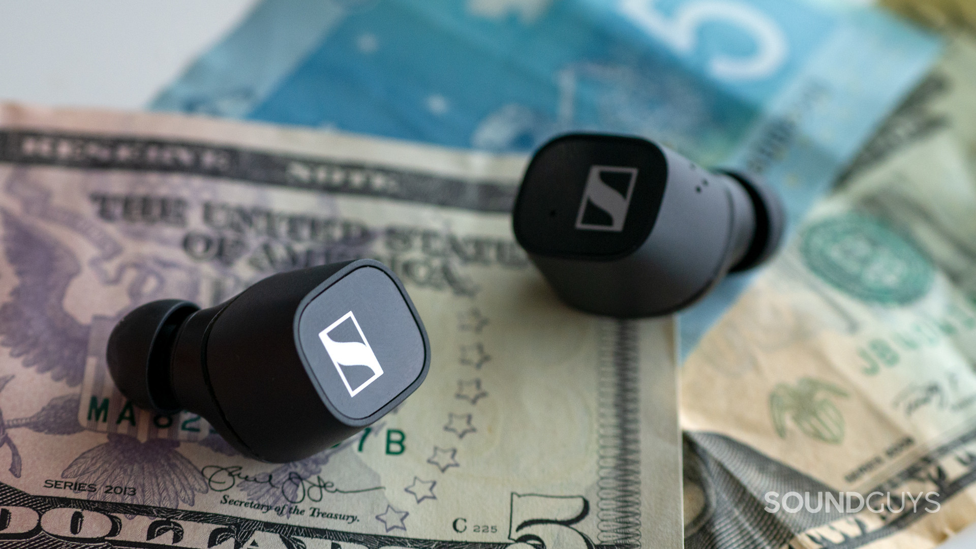 sennheiser-cx-400bt-earbuds-money The Sennheiser CX 400BT on cash.
