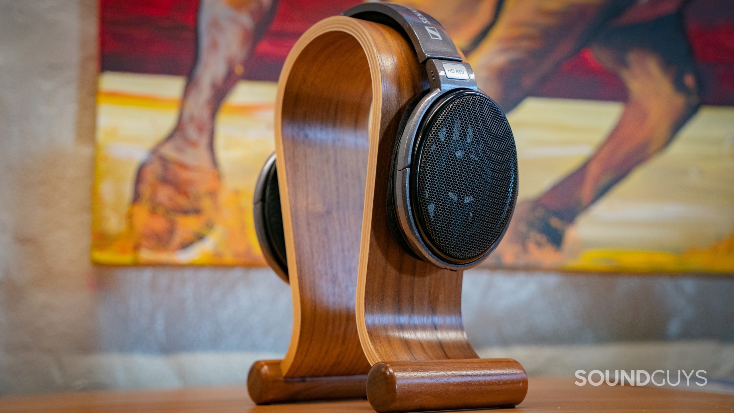 Sennheiser HD650 Featured Image #4 Sennheiser HD650 on omega headphone stand, viewed sideways on, no cable connected.