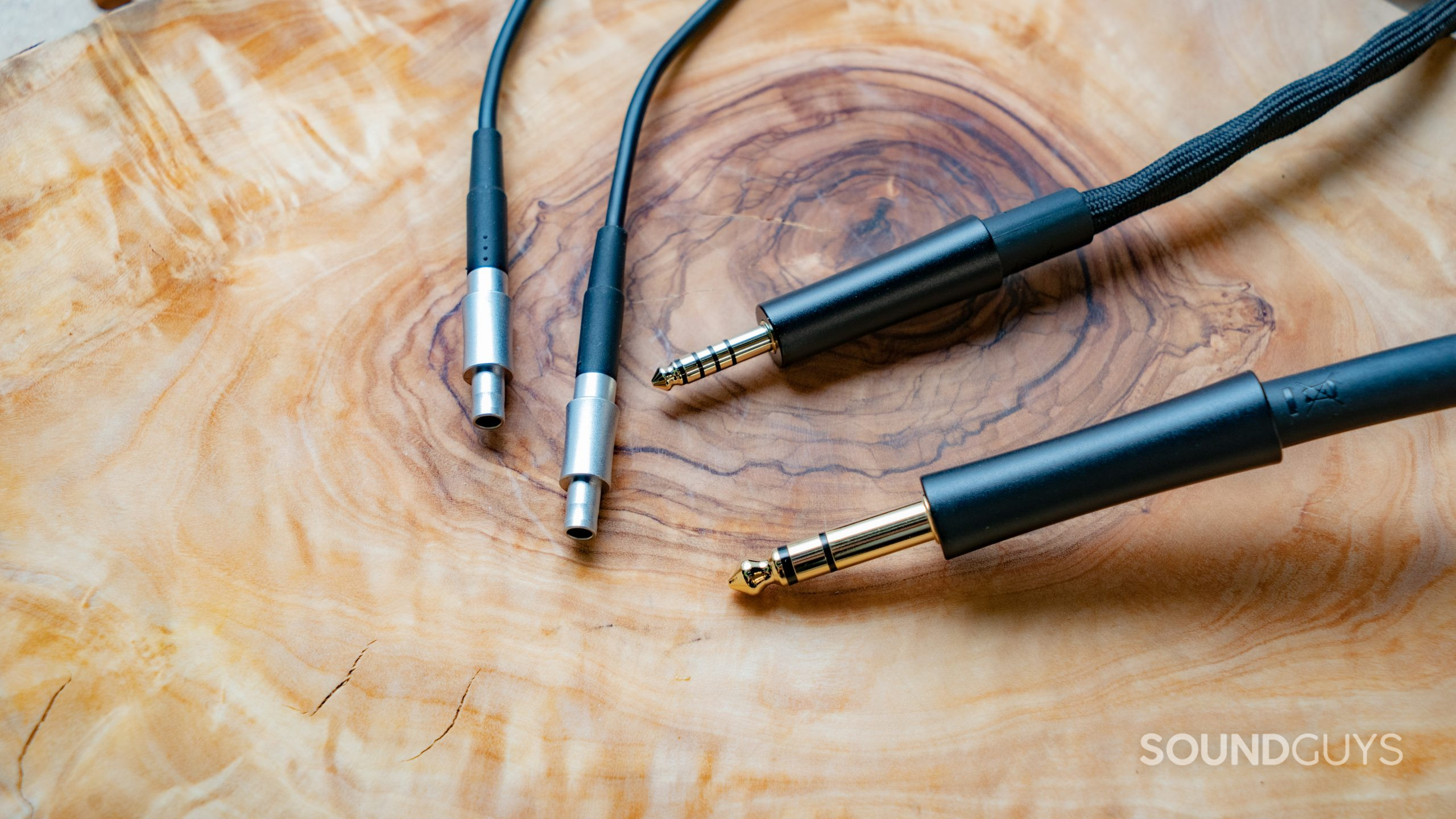 Sennheiser HD800 Cable Image #1 A photo of the connectors of the Sennheiser HD 800 S.