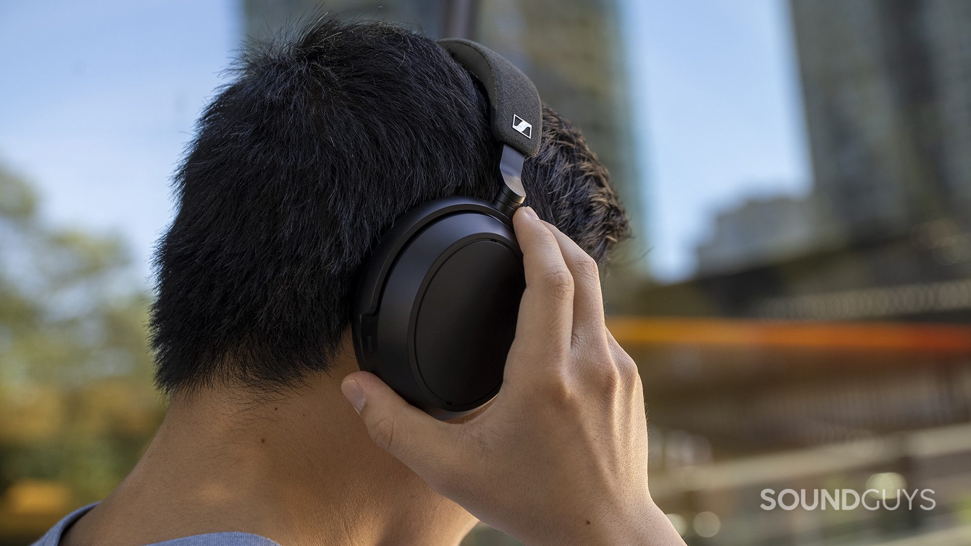 sennheiser-momentum-4-wireless-wear A man wears the Sennheiser Momentum 4 Wireless outdoors.