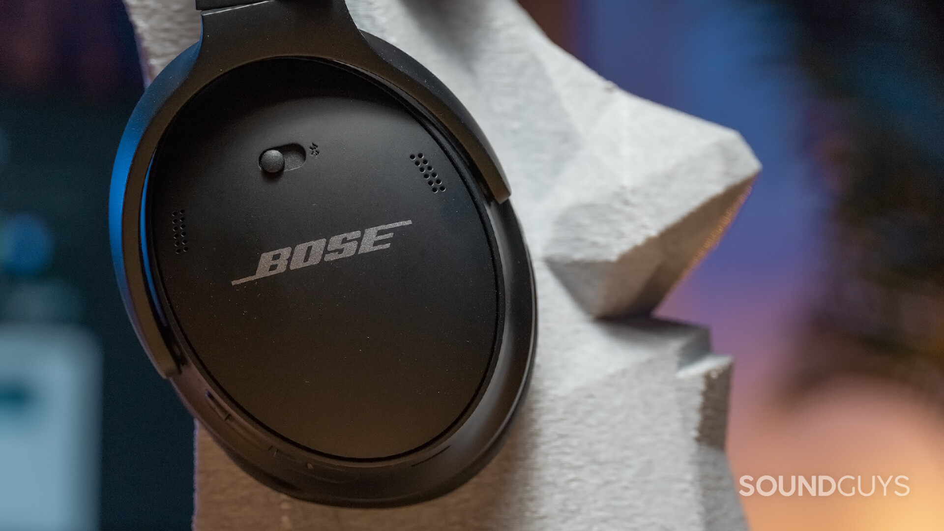 SG_Bose QuietComfort 45_2 The Bose QuietComfort 45 headphones on a statue head.