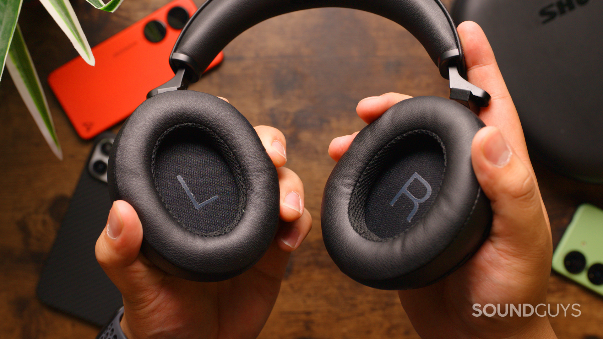 Shure-AONIC-50-2nd-Gen-Ear-Cups-Up-Ear-Pads The leather-like earpads of the Shure AONIC 50 (2nd Gen).