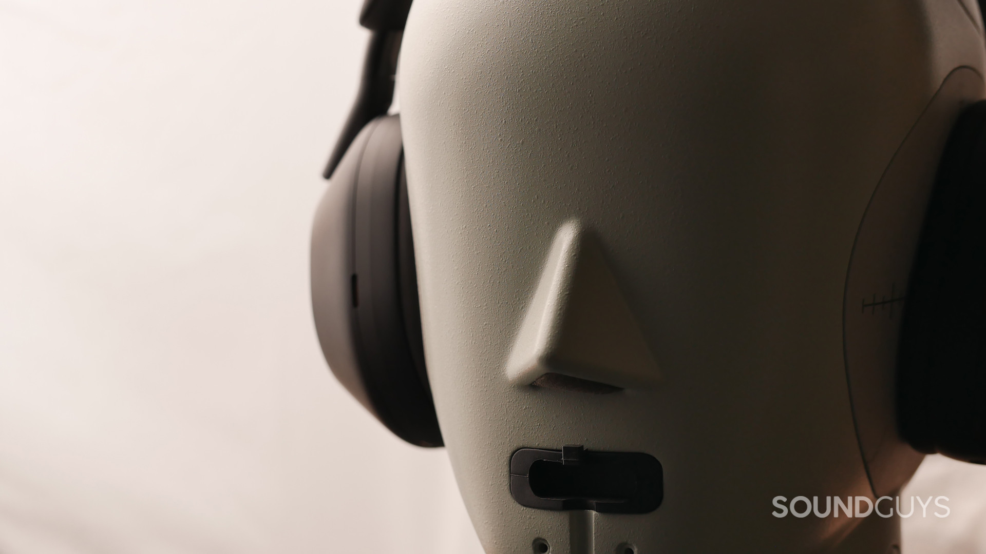 sony-wh-1000xm5-HATSt We tested the Sony WH-1000XM5 in the lab with state-of-the-art equipment.