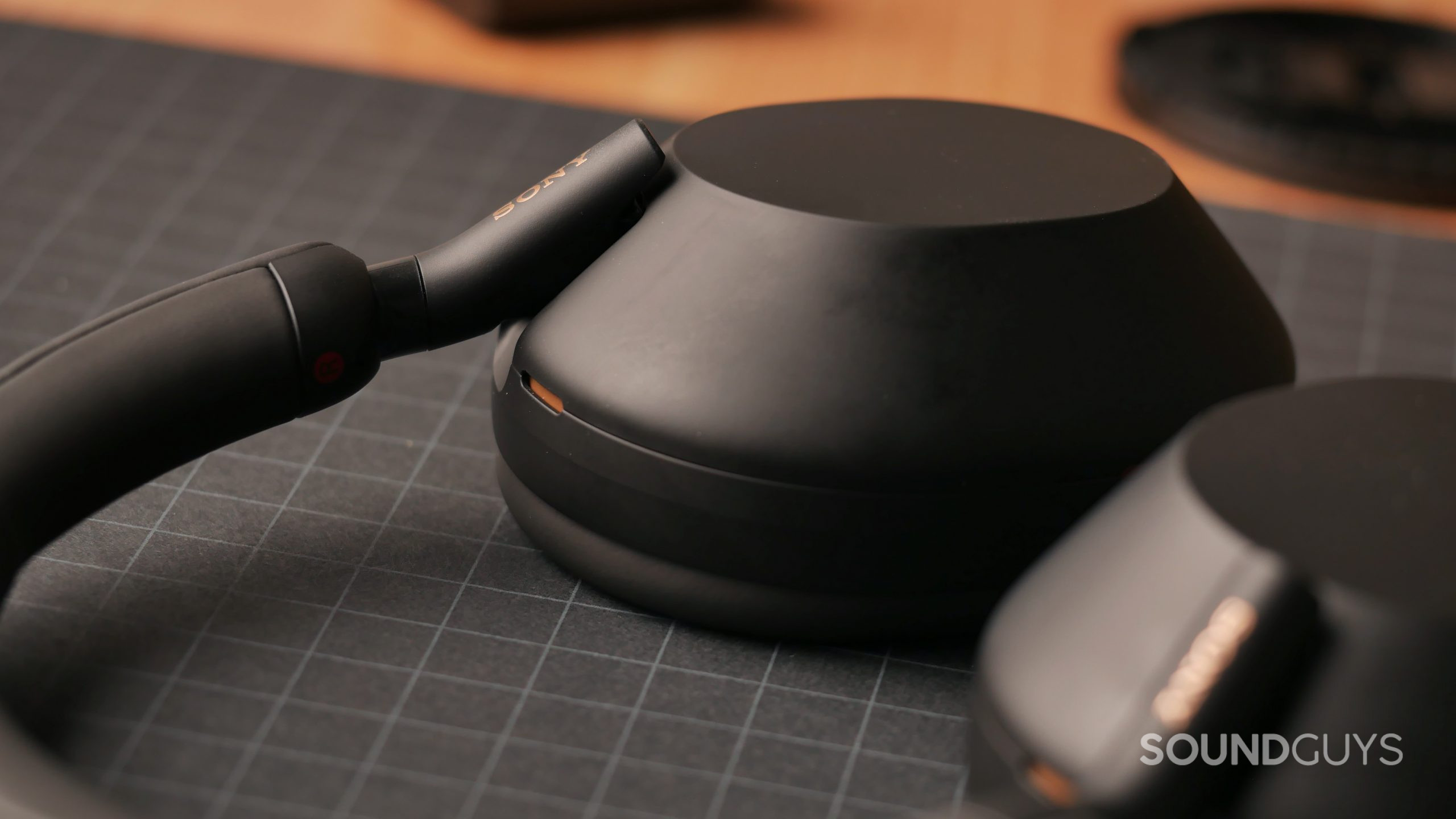 Sony WH-1000XM5 right ear cup Right ear cup of the Sony WH-1000XM5 placed flat on table